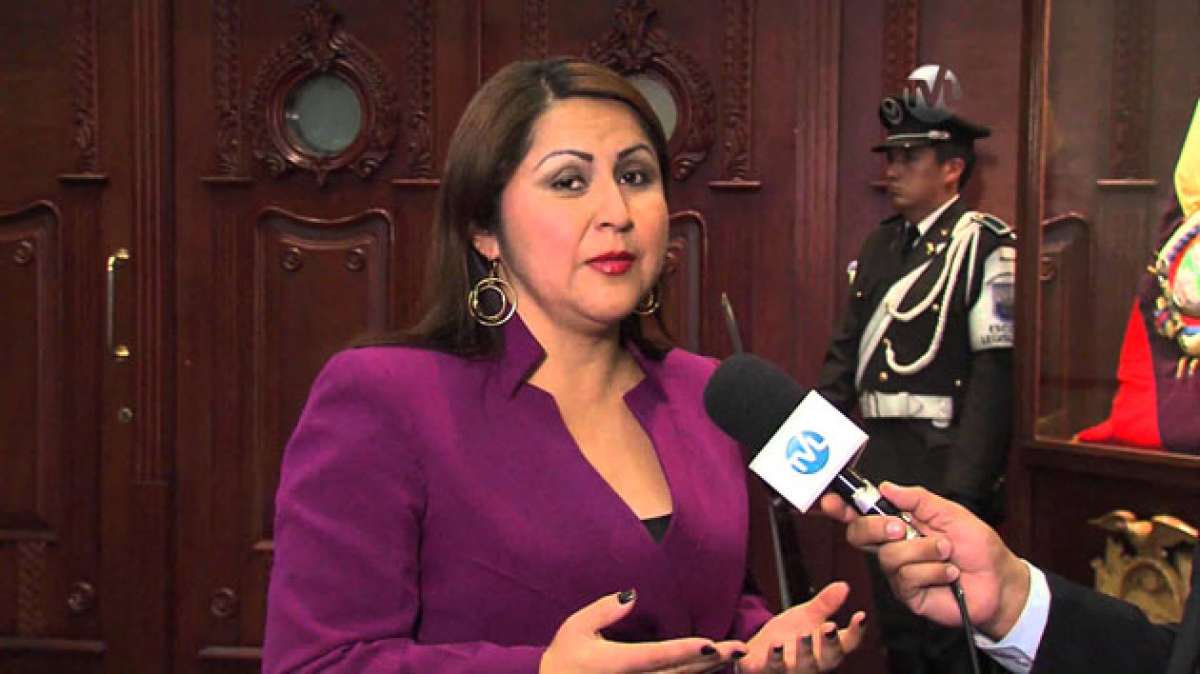 Legisladora se reuni&oacute; en Nueva York con migrantes ecuatorianos