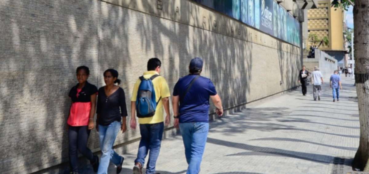 Ente emisor venezolano autoriza a bancos comprar y vender divisas