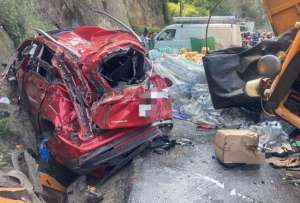 Quito: Un camión perdió frenos e impactó a cinco vehículos livianos