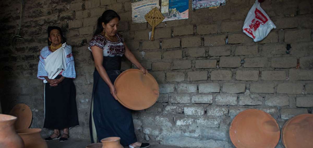 Los hijos y los nietos de la artesana le ayudan en su trabajo; sin embargo, ninguno piensa seguir con el oficio.
