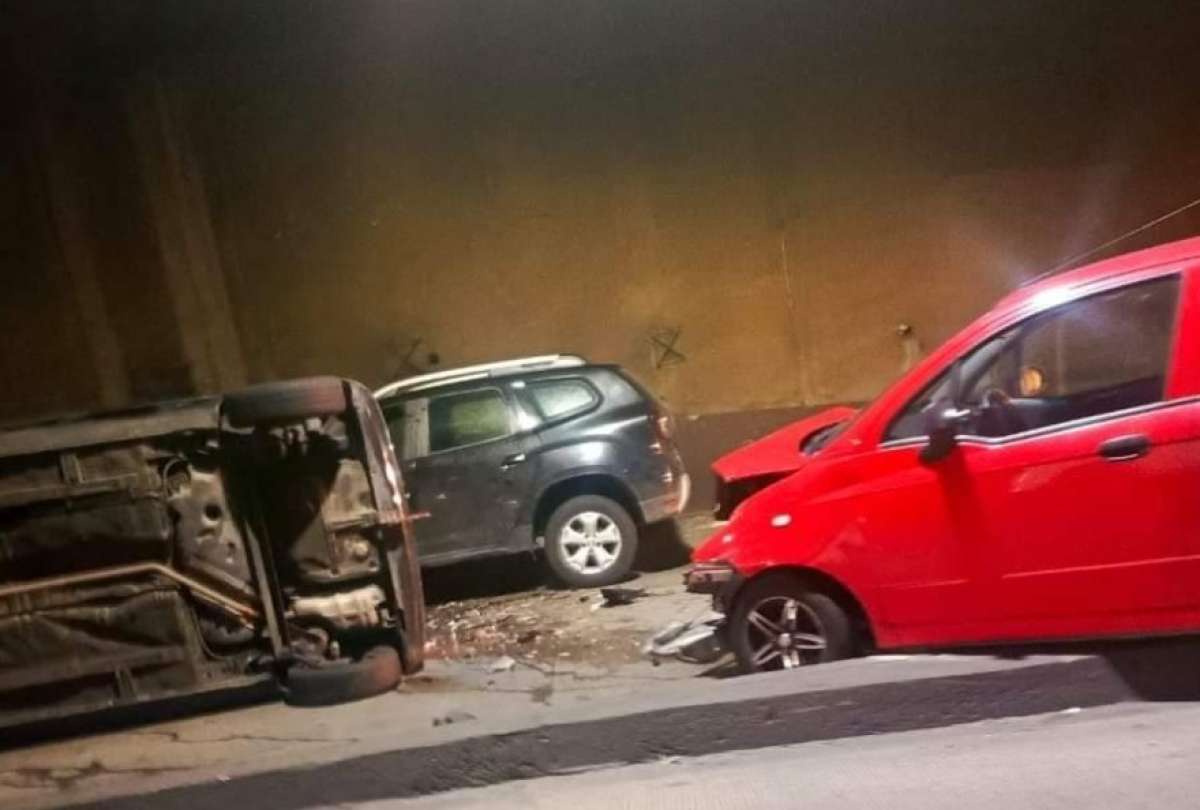 Tres vehículos colisionaron en e Túnel San Diego.