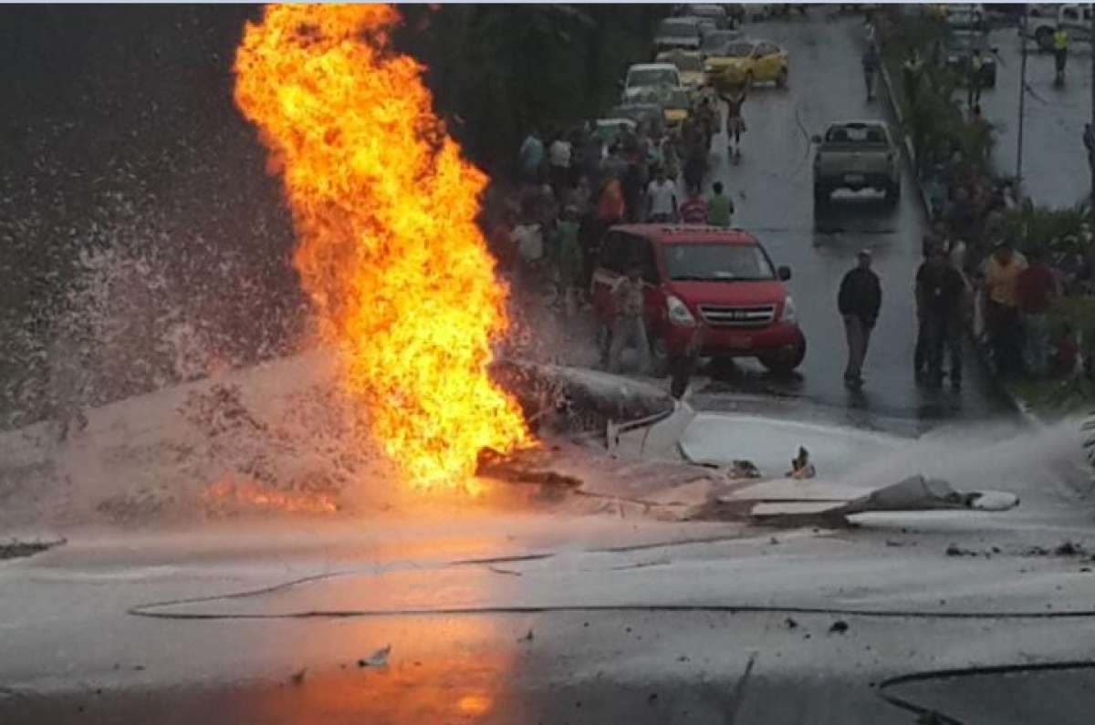 El motivo del accidente fue un desperfecto (problemas en el motor) generando una p&eacute;rdida de potencia. Foto: ECU911