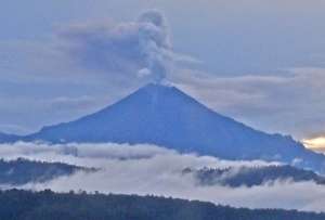 Volcán Sangay emanó una nube de ceniza que alcanzó los dos kilómetros de altura