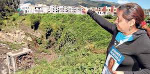 Lourdes Mej&iacute;a asisti&oacute; al barrido de b&uacute;squeda que realizaron las autoridades en Quitumbe, sur de Quito. Foto: Daniel Molineros/El Tel&eacute;grafo