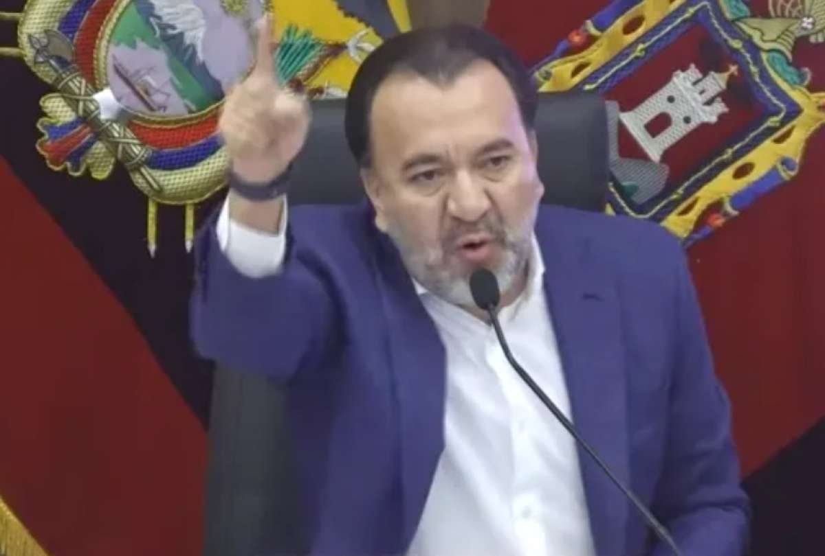 El debate del presupuesto 2026 terminó en gritos entre el alcalde Pabel Muñoz y el concejal Wilson Merino. 