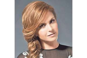 Lucero ser&aacute; una mujer sufrida en telenovela La indomable