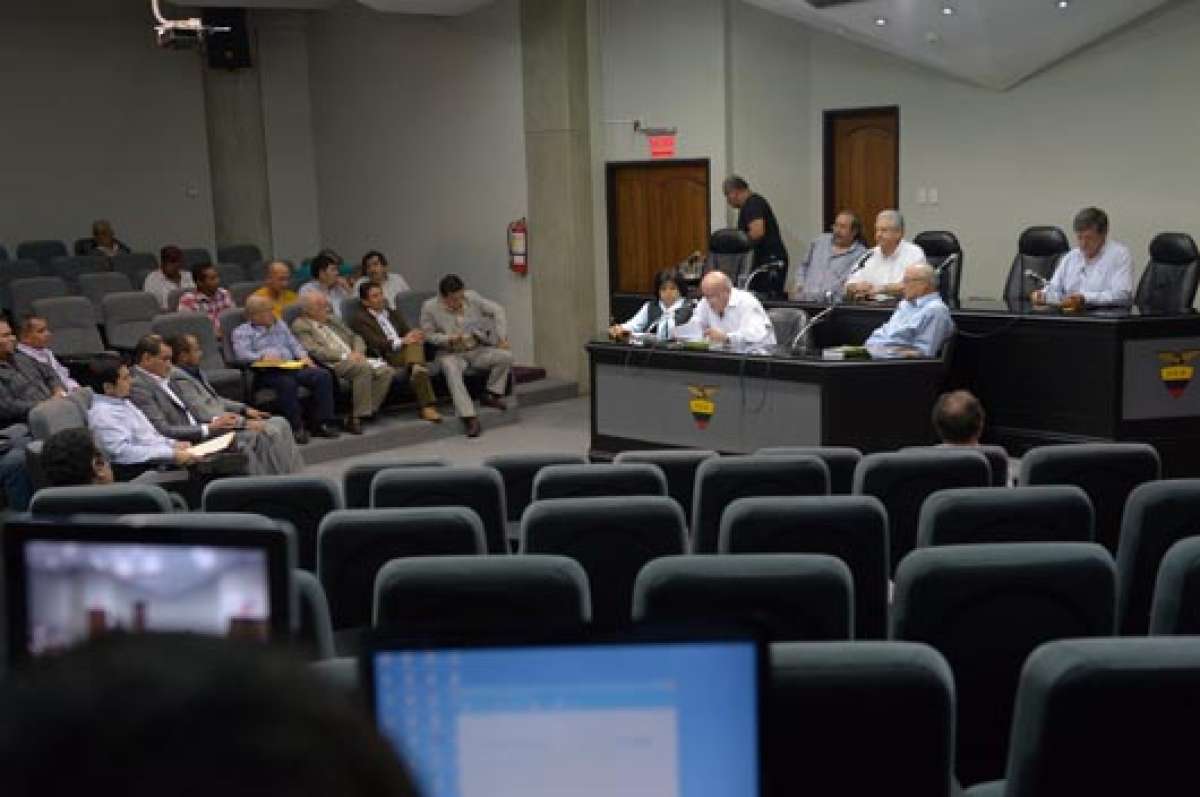 La FEF adeuda $ 2 millones a Full Play y pagar&aacute; en las eliminatorias