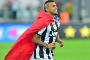 Vidal se entrena al margen de sus compa&ntilde;eros en la selecci&oacute;n de Chile