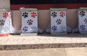Dispensadores de comida Comedog. FOTO: Facebook Refugio Amigos de Isabella