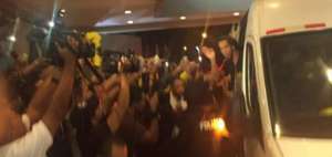 El astro lleg&oacute; en una van al hotel Hilton Colon.