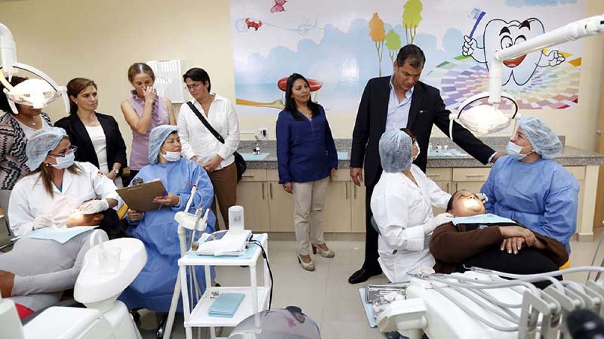 Visita del presidente Rafael Correa al Centro de Salud Guaman&iacute; Tipo C durante la inauguraci&oacute;n que se realiz&oacute; el pasado jueves 14 de mayo./ FOTO: Presidencia Flickr