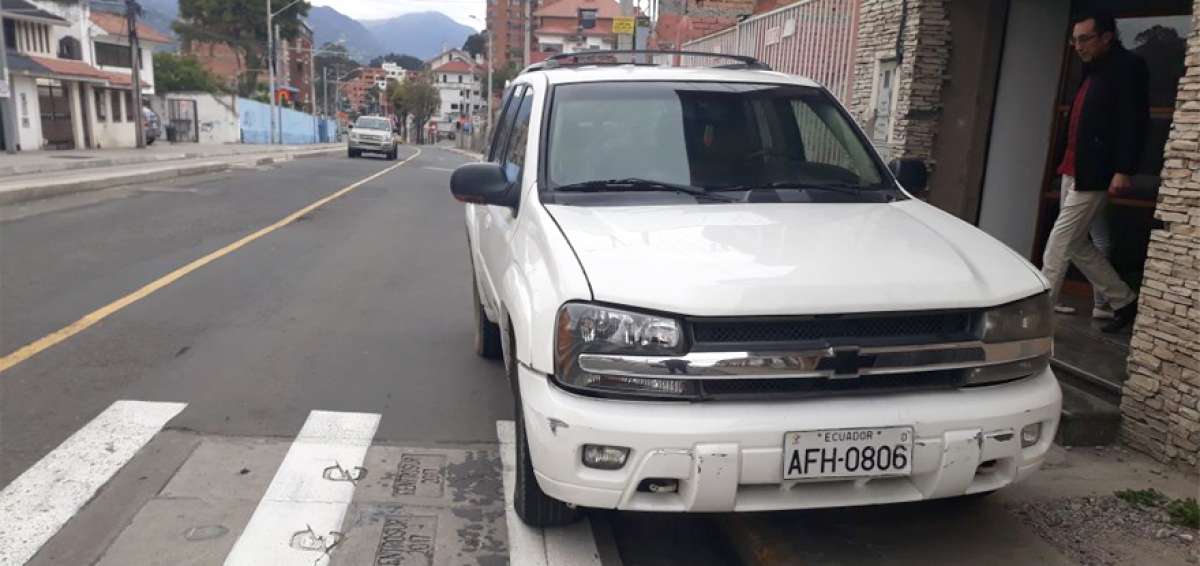 El conductor de este veh&iacute;culo no portaba licencia ni matr&iacute;cula. El Director de la EMOV asegura que luego de agredir a los agentes se dio a la fuga.
