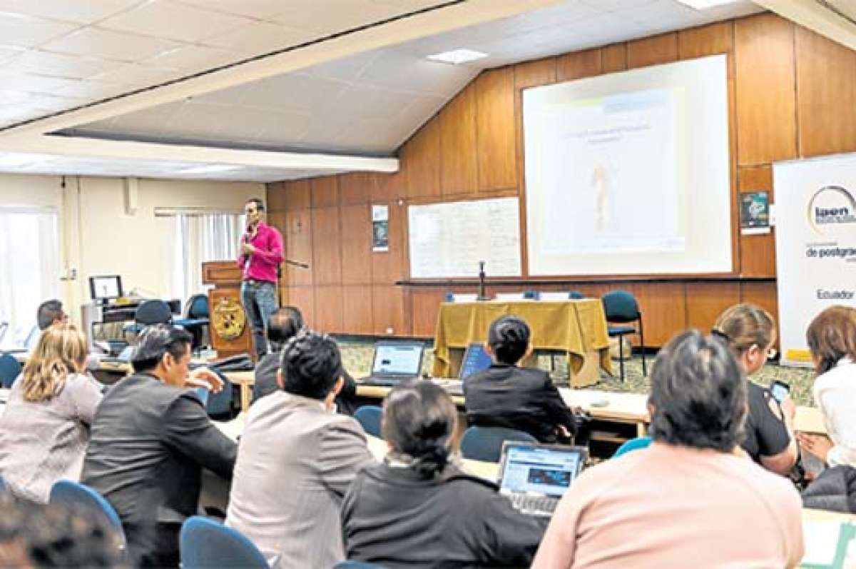 Mart&iacute;n Oller Alonso, investigador espa&ntilde;ol y catedr&aacute;tico de la Universidad del Estado, ofreci&oacute; la conferencia sobre periodismo responsable. Foto: Fernando Sandoval