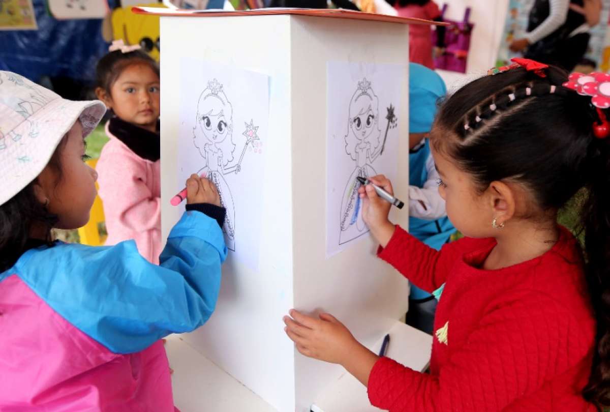 En un evento al sur de Quito, el Gobierno Nacional entregó 32.000 nuevos Bonos de los 1.000 días a mujeres embarazadas y niños recién nacidos. 