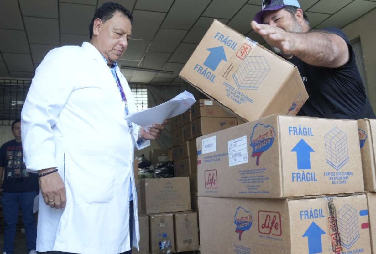 La entrega busca fortalecer el abastecimiento en 88 hospitales y 950 centros de salud, garantizando la continuidad de tratamientos y la atenci&oacute;n de miles de pacientes.