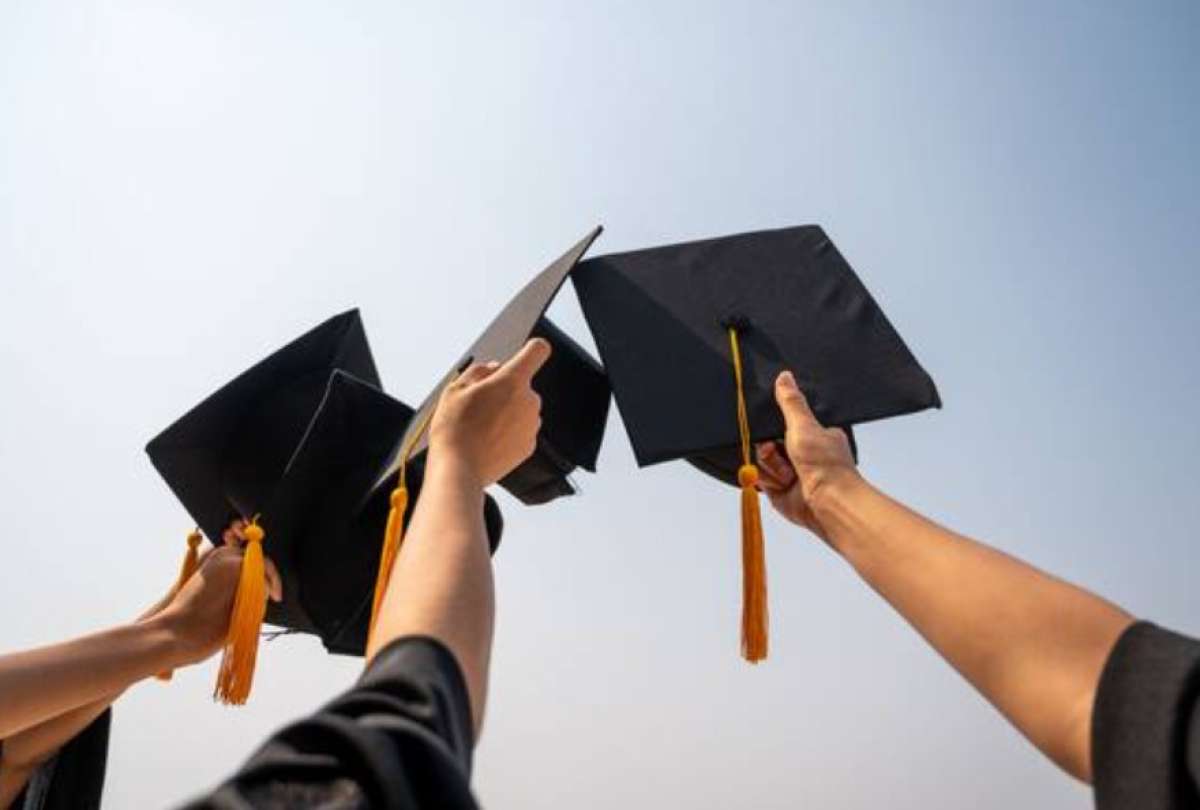 Más de 2.000 becas están disponibles para Ecuatorianos en España.