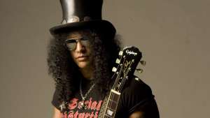 Slash grab&oacute; v&iacute;deo invitando a los ecuatorianos a su concierto en Quito