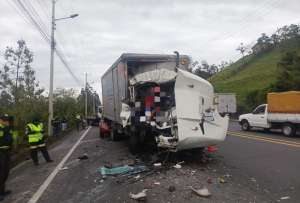 Una persona falleció y tres resultaron heridas