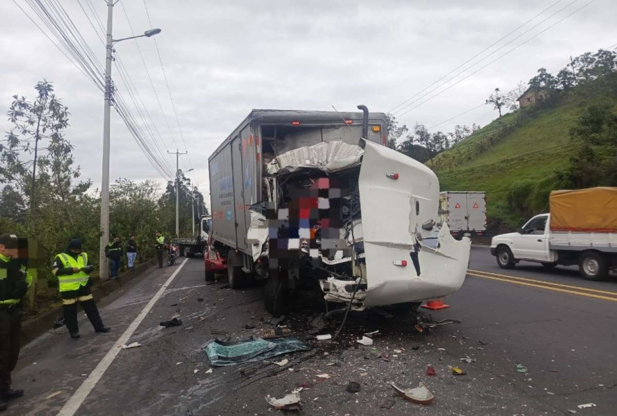 Una persona falleció y tres resultaron heridas