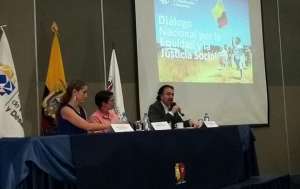 Hoy se dieron a conocer los acuerdos a los que se llegaron en el sector salud tras los di&aacute;logos en 3 ciudades. Foto: Senplades