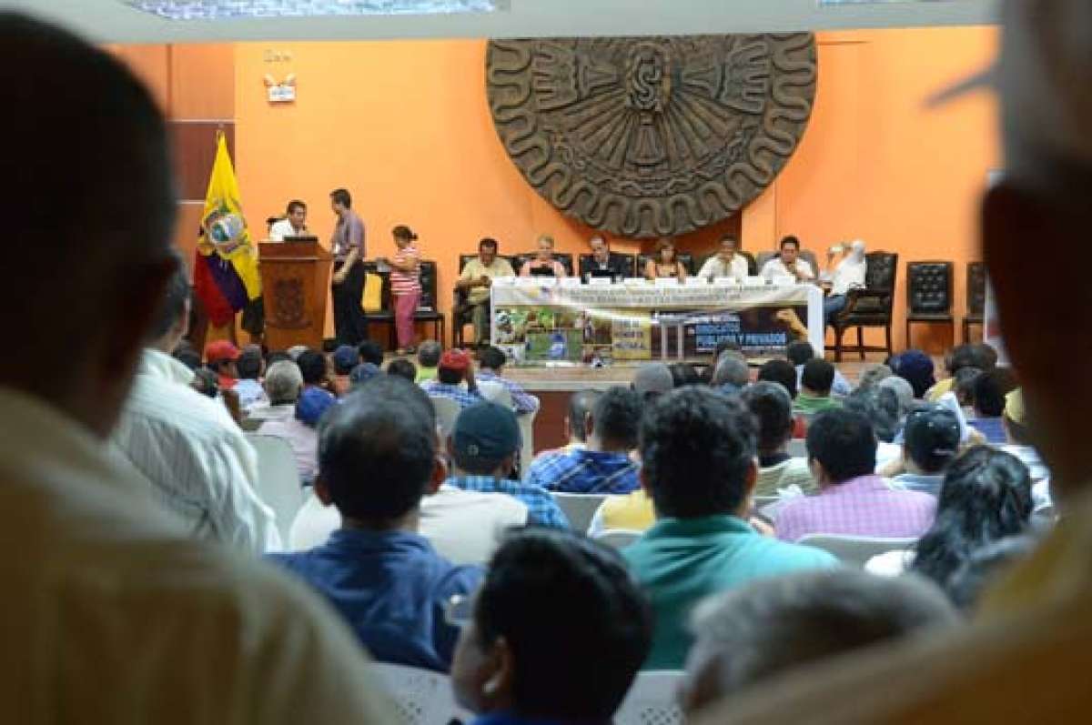 Los trabajadores hicieron sus planteamientos ante la comisi&oacute;n legislativa. Foto: Jos&eacute; Mor&aacute;n.