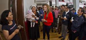 Mar&iacute;a Fernanda Naranjo acudi&oacute; ayer temprano a ejercer su derecho al sufragio. Lo hizo acompa&ntilde;ada de un grupo de simpatizantes.      