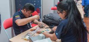 J&oacute;venes universitarios pusieron a prueba sus creaciones rob&oacute;ticas en un certamen que les abre las puertas a competiciones internacionales.