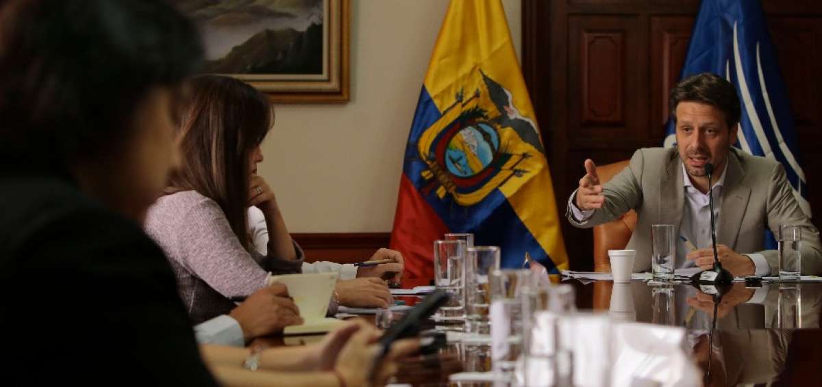 El canciller ecuatoriano, Guillaume Long, durante un conversatorio con la prensa. 
