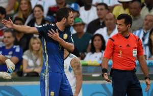 Carlos Vera fue el cuarto &aacute;rbitro de la final del Mundial. Foto: Agencia AFP