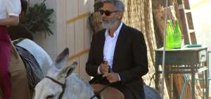 Clooney pasea en burro por un pueblo espa&ntilde;ol para rodar un anuncio