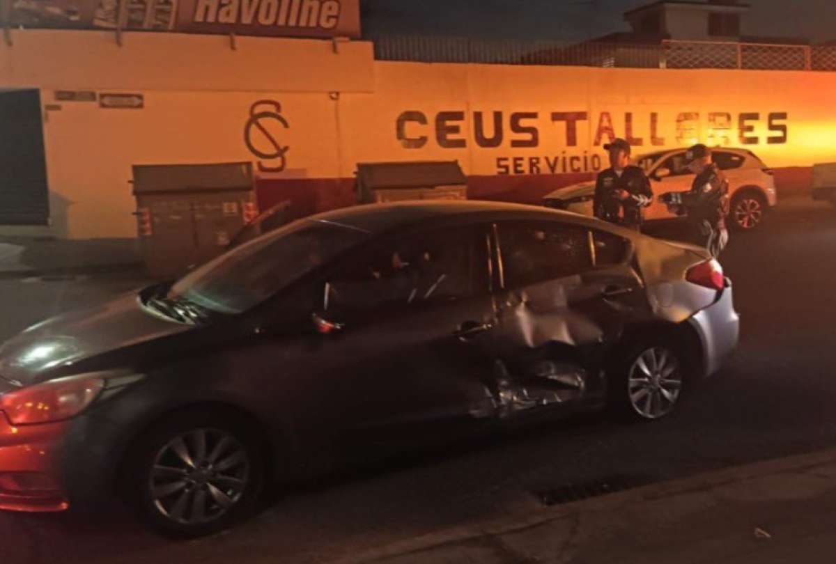 Equipos de emergencia atendieron un siniestro de tr&aacute;nsito en el sector de Ponceano, en el norte de Quito.