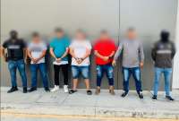 Detienen a cinco presuntos extorsionadores en Manta