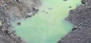 La laguna genera inquietud por la posibilidad de que cause una erupci&oacute;n. Para los ge&oacute;logos resulta muy dif&iacute;cil bajar al fondo del cr&aacute;ter.