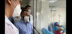 Presidente Wated recorri&oacute; nueva sala para el tratamiento de pacientes oncol&oacute;gicos en el Teodoro Maldonado