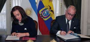 La canciller Mar&iacute;a Fernanda Espinosa se reuni&oacute; con su hom&oacute;logo Jorge Faurie, en Buenos Aires.
