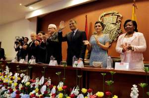 Rafael Correa felicit&oacute; a todos los azuayos durante la Sesi&oacute;n Solemne por los 195 a&ntilde;os de Independencia de Cuenca. Foto: Presidencia de la Rep&uacute;blica