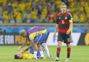 Phillip Lahm (d.) quiere aprovechar la primera oportunidad que tiene de jugar una final de la Copa del Mundo. Foto: EFE