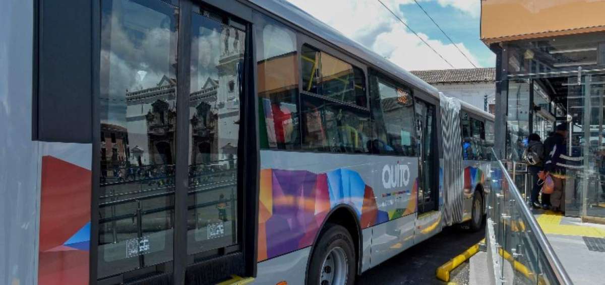 Quite&ntilde;os se quejan de problemas en biarticulados
