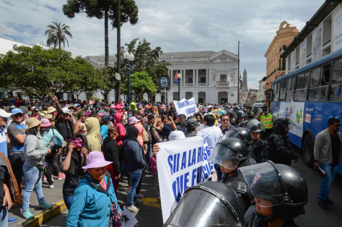 Los due&ntilde;os de locales de tolerancia y trabajadoras sexuales exigen un per&iacute;odo de gracia para su reubicaci&oacute;n. Foto: Daniel Molineros / El Tel&eacute;grafo