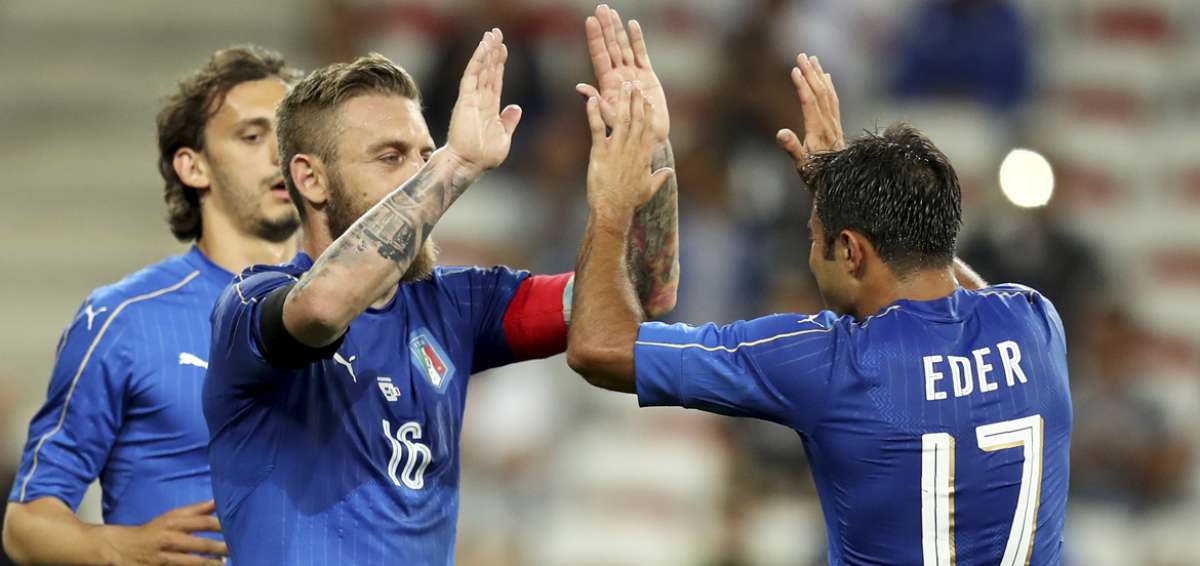 Italia derrota a Uruguay por 3-0 en partido amistoso