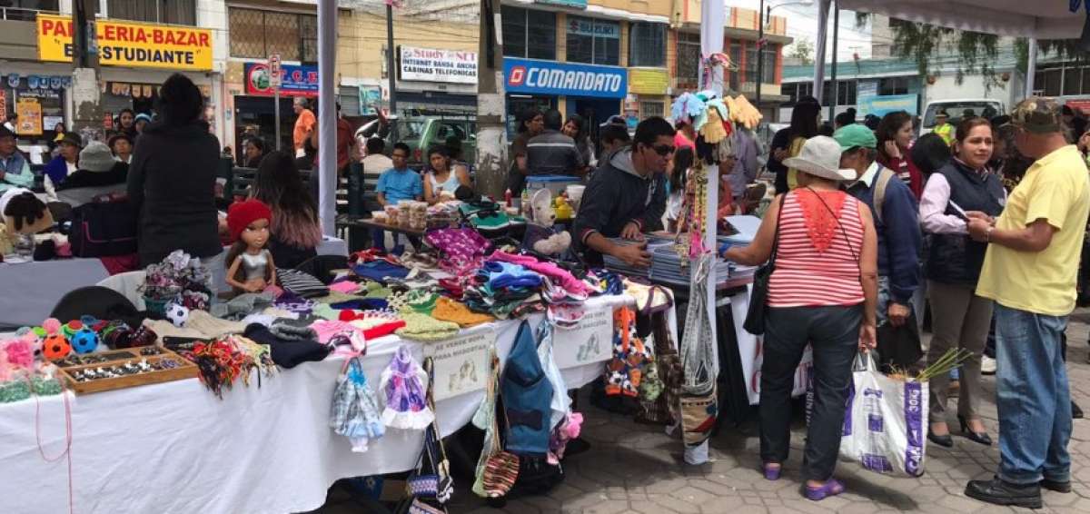 Feria de emprendimiento se realiza en parroquia Calder&oacute;n