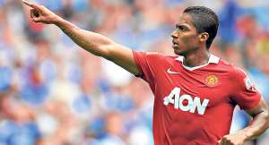 Por segundo a&ntilde;o, Antonio Valencia comparti&oacute; las fiestas de Navidad y A&ntilde;o Nuevo con su padre, Luis Valencia. FOTO: ARCHIVO / EL TEL&Eacute;GRAFO