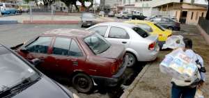 Automotores viejos, corro&iacute;dos y en desuso tienen entre ocho meses y cuatro a&ntilde;os en el &aacute;rea de estacionamiento, los due&ntilde;os no han podido ser ubicados.