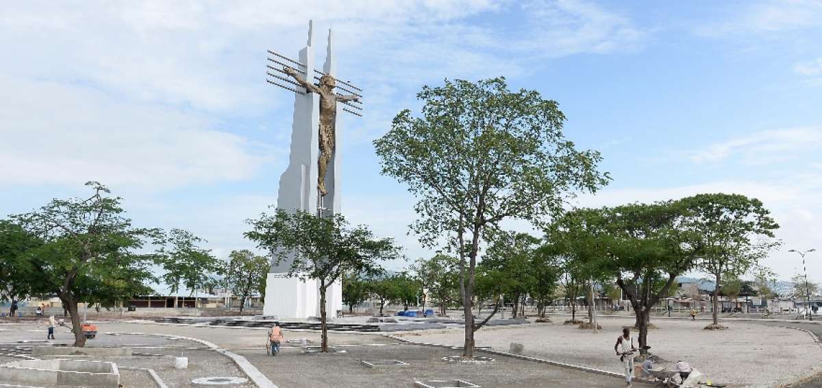 La estatua del Cristo del Consuelo fue colocada cerca de un complejo deportivo de la zona.