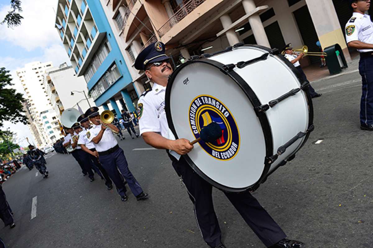 Desfile c&iacute;vico de la CTE por fiestas de Guayaquil