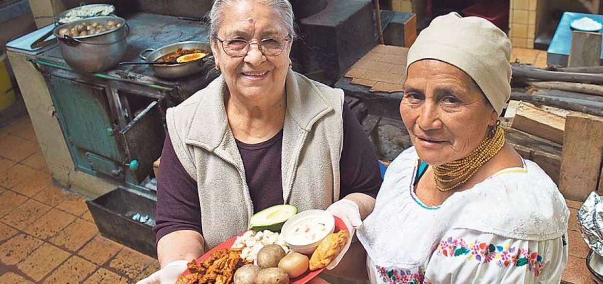 Laura Unda mantiene la herencia del sabor de las carnes coloradas en el cant&oacute;n Cotacachi (Imbabura).