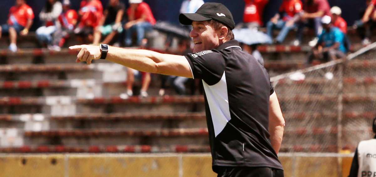El t&eacute;cnico Gabriel Sch&uuml;rrer lidera la campa&ntilde;a que tiene a Deportivo Cuenca en la punta de la segunda etapa.