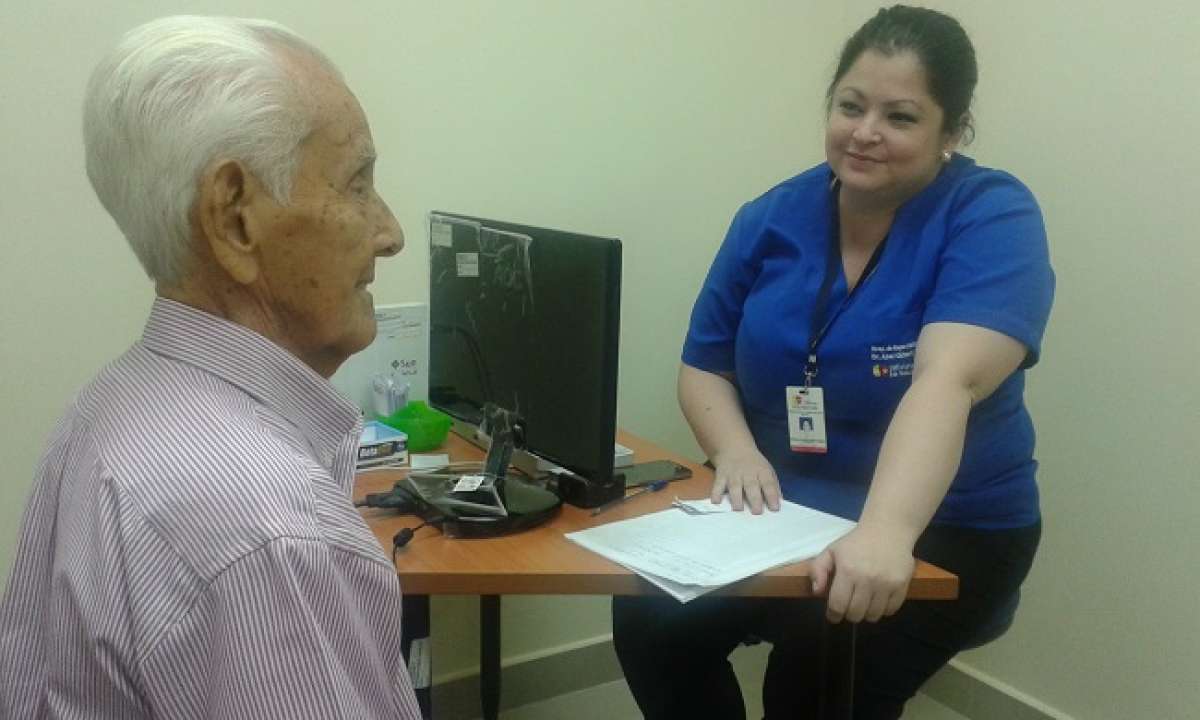 Vicente Cede&ntilde;o, de 91 a&ntilde;os, acudi&oacute; a la nueva torre para recibir tratamiento para el c&aacute;ncer de pr&oacute;stata.