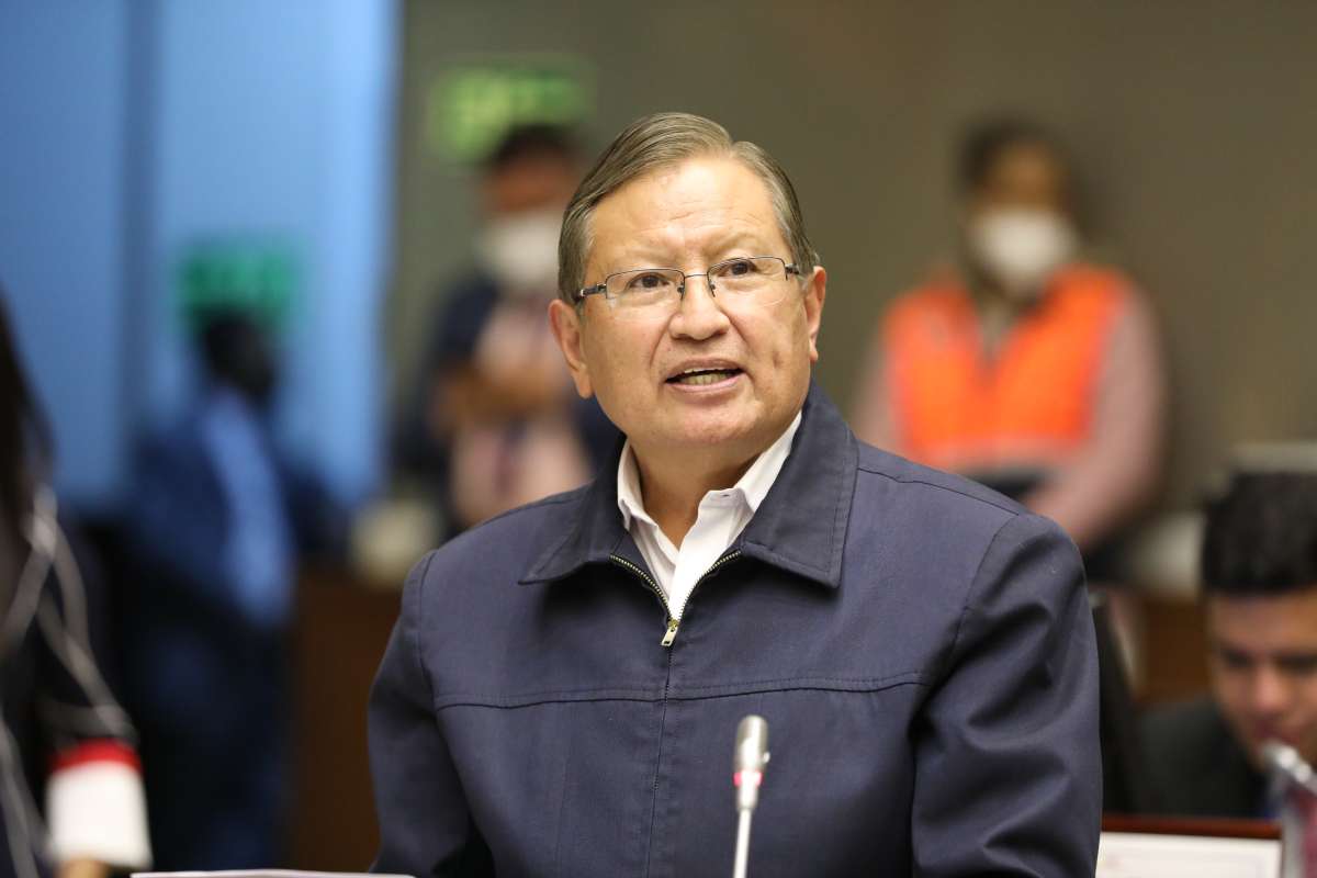 El asambleísta Mariano Curicama tiene dos sentencias judiciales en su contra.