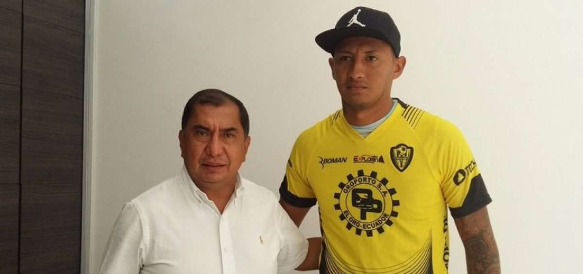 El riosense Eduardo Morante junto con el presidente de Fuerza Amarilla Favi&aacute;n Aguilar en su presentaci&oacute;n.